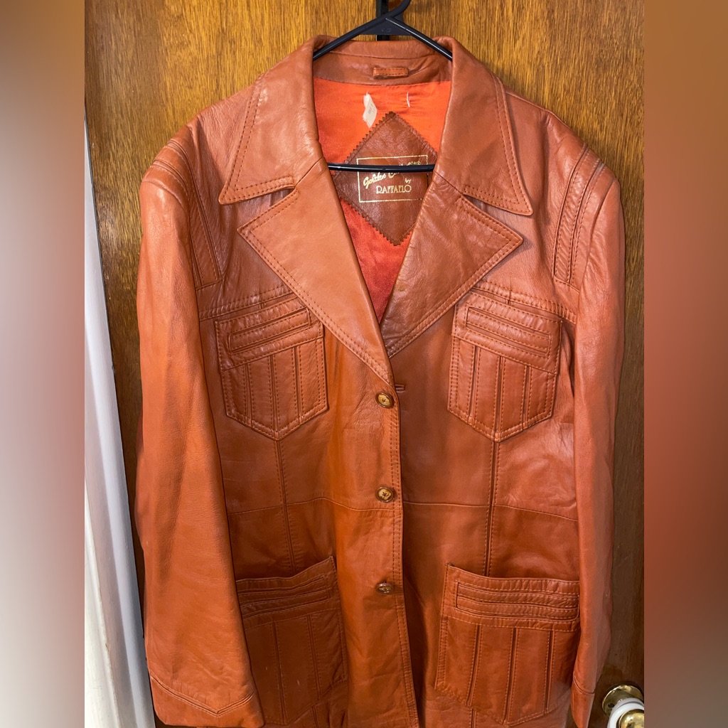 Brand Raffaelo  Size 50  Material LeatherSilk